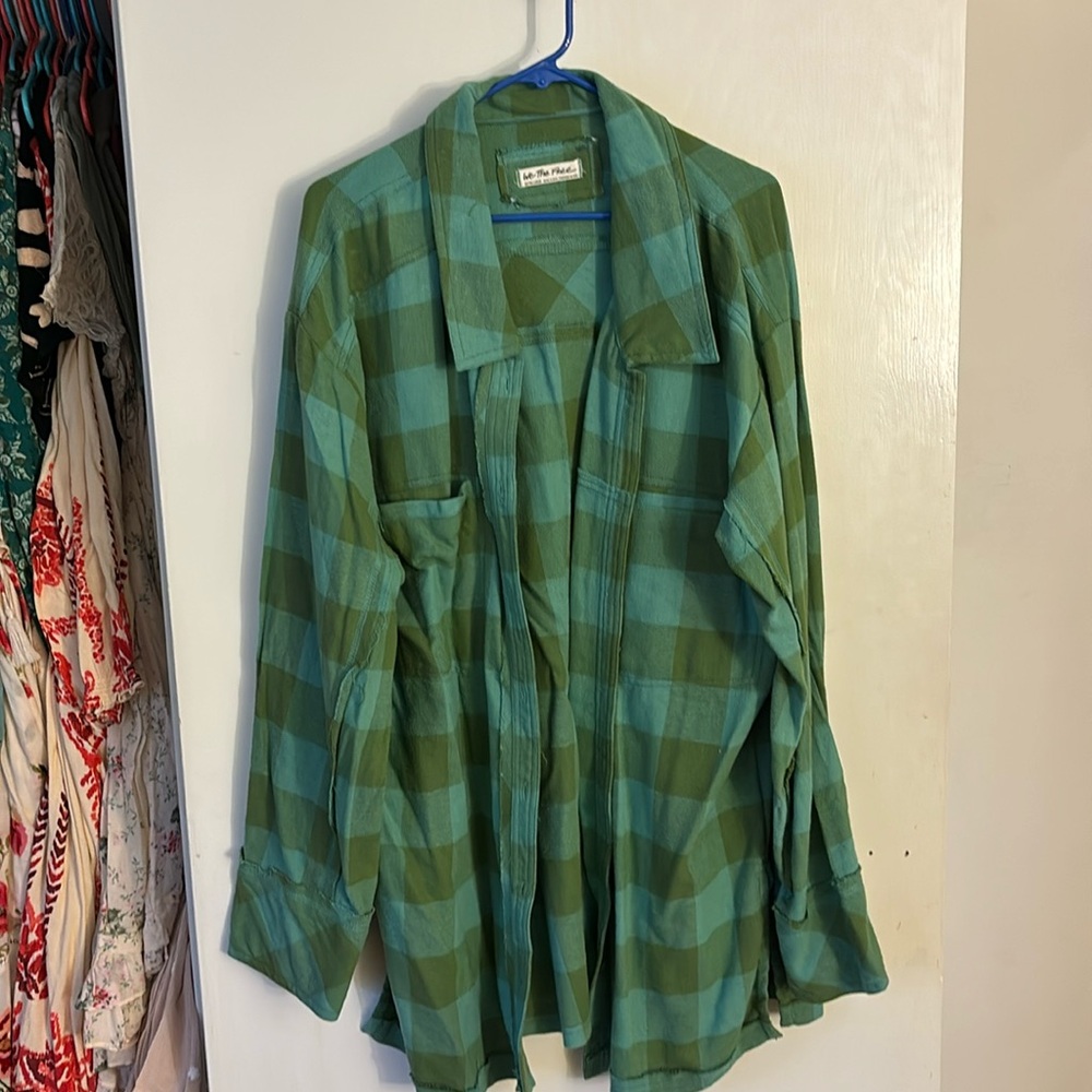 Very oversized and thick flannel, never worn XL